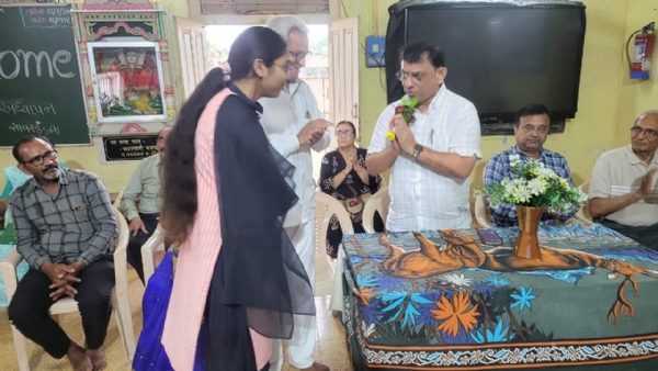 ધારાસભ્ય મહેશ કસવાલાની મુલાકાતથી મહિલા અધ્યાપન મંદિરમાં નવચેતના, 150થી વધુ વિદ્યાર્થિનીઓ સાથે શિક્ષણ કાર્ય ફરી શરૂ ધારાસભ્ય મહેશ કસવાલાની મુલાકાતથી મહિલા અધ્યાપન મંદિરમાં નવચેતના, 150થી વધુ વિદ્યાર્થિનીઓ સાથે શિક્ષણ કાર્ય ફરી શરૂ