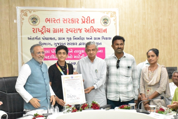 રાજ્ય કક્ષાની કરાટે સ્પર્ધામાં દેવ કડછાએ પોરબંદરનું ગૌરવ વધાર્યું. રાજ્ય કક્ષાની કરાટે સ્પર્ધામાં દેવ કડછાએ પોરબંદરનું ગૌરવ વધાર્યું.
