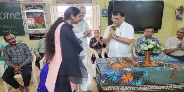 ધારાસભ્ય મહેશ કસવાલાની મુલાકાતથી મહિલા અધ્યાપન મંદિરમાં નવચેતના, 150થી વધુ વિદ્યાર્થિનીઓ સાથે શિક્ષણ કાર્ય ફરી શરૂ
