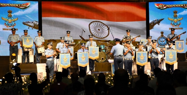 વાયુસેના દ્વારા બેન્ડ પ્રદર્શન કરાયું