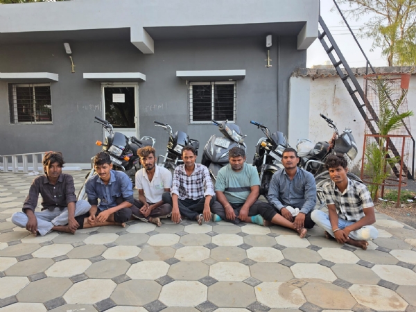 આદિપુર જુગાર કેસમાં ઝડપાયેલ આરોપીઓ