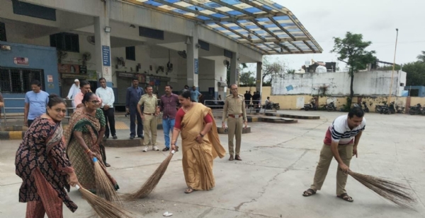 એસ ટી વિભાગ દ્વારા સ્વછતા અભિયાન હાથ ધરવામાં આવ્યું એસ ટી વિભાગ દ્વારા સ્વછતા અભિયાન હાથ ધરવામાં આવ્યું