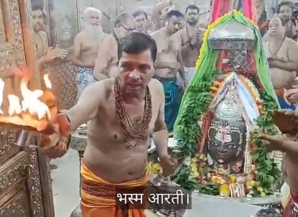 Divine adornment in Mahakaal Bhasma Aarti in Ujjain today, second ride of Shravan month will depart in the evening