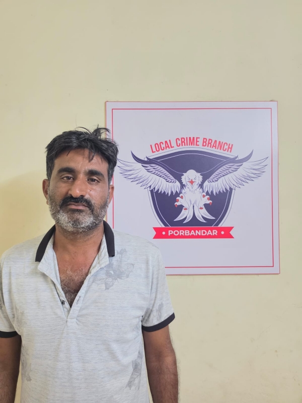 પોરબંદરમાં દારૂના ધંધા સાથે સંકળાયેલાબે શખ્સ PASA હેઠળ જેલ હવાલે. પોરબંદરમાં દારૂના ધંધા સાથે સંકળાયેલાબે શખ્સ PASA હેઠળ જેલ હવાલે.
