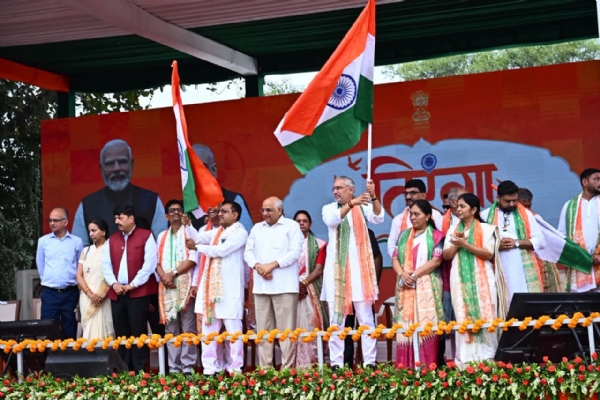ગાંધીનગર ખાતે તિરંગા યાત્રા ગાંધીનગર ખાતે તિરંગા યાત્રા