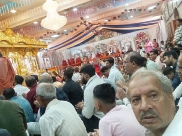 મુંદ્રા સ્વામિનારાયણ મંદિર હિંડોળા દર્શન