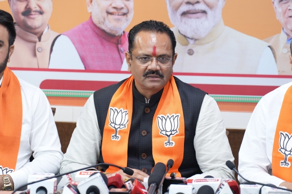 પત્રકાર પરિષદમાં જીતુ વાઘાણી
