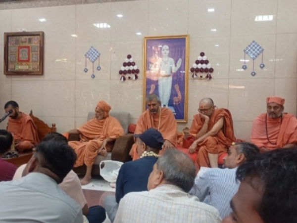 મુંદ્રા સ્વામિનારાયણ મંદિર હિંડોળા દર્શન