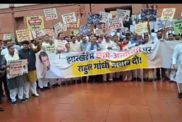NDA MPs protest in Parliament premises against lathicharge on students in Jharkhand and ongoing ruckus in Parliament