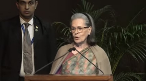 Sonia terms allegations against Manmohan Singh as politically motivated