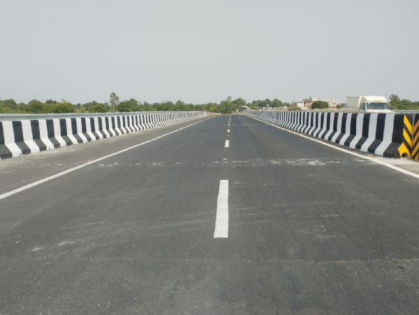 મહેસાણા–અંબાજી માર્ગ પર હોટલ વે વેઈટ પાસે નવા બ્રિજનું કામ પૂર્ણ મહેસાણા–અંબાજી માર્ગ પર હોટલ વે વેઈટ પાસે નવા બ્રિજનું કામ પૂર્ણ