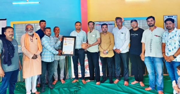 નિવૃત થયેલ શિક્ષકનો યોજાયેલ વિદાય સમારંભ