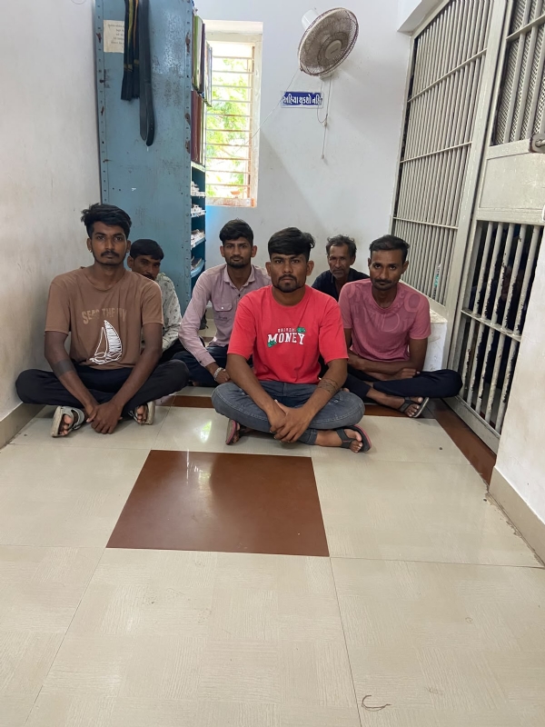 રાણાવાવમાં તીનપત્તીનો  જુગાર રમતા 6     ઝડપાયા