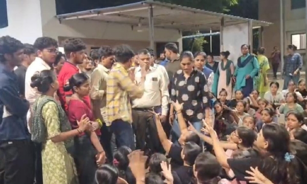 સમરસ હોસ્ટેલમાં વિદ્યાર્થીઓનો હોબાળો