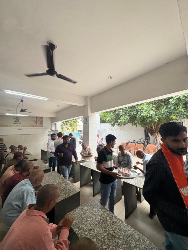 પ્રદેશ  ભાજપ અધ્યક્ષના જન્મદિવસે પોરબંદર યુવા મોરચાની સેવાભાવી ઉજવણી.