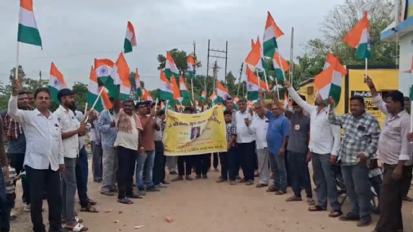 લોરિયા ખાતે  તિરંગા યાત્રા યોજાઈ