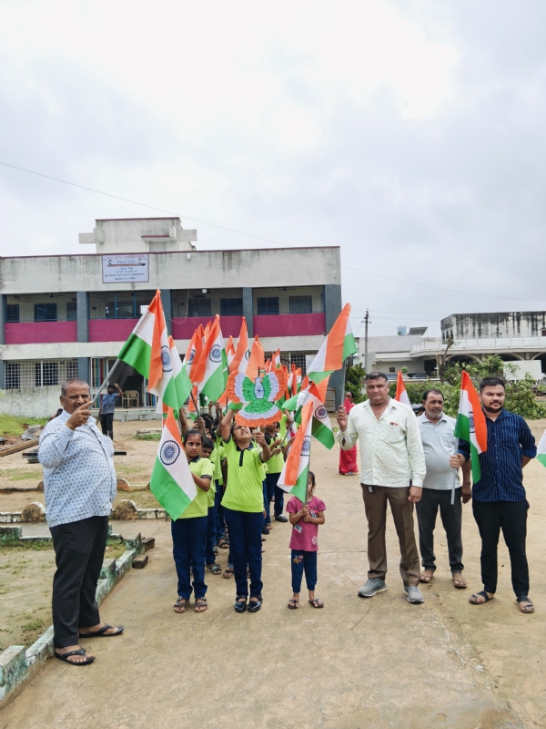 ફુદેડા ગામમાં ભવ્ય તિરંગા યાત્રા યોજાઈ, દેશભક્તિના નાદથી ગુંજ્યું ગામ