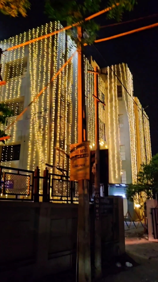 ભુજ ખાતે લાઈટિંગ ડેકોરેશન કરવામાં આવ્યું