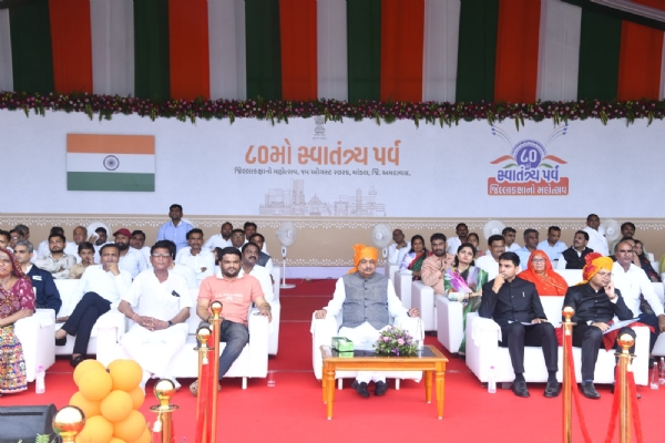 મંત્રી ઋષિકેશ પટેલે માંડલ ખાતે ધ્વજારોહણ કર્યું