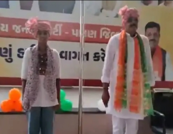 પાટણ જિલ્લા ભાજપ કાર્યાલય કમલમ ખાતે લોન ટેનિસ ખેલાડી મુસ્કાન પ્રજાપતિના હસ્તે ધ્વજવંદન.