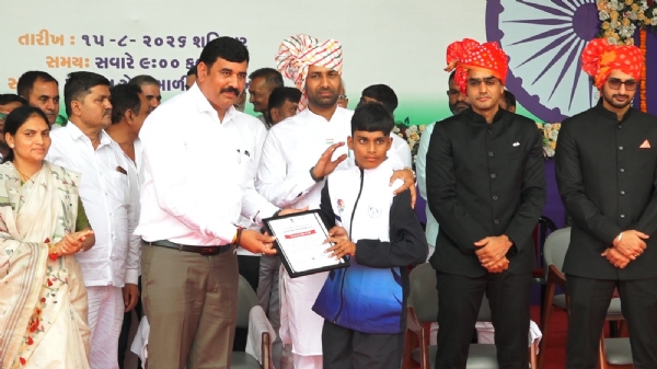 વિસાવદર તાલુકાના દિવ્યાંગ વિદ્યાર્થી નું સન્માન