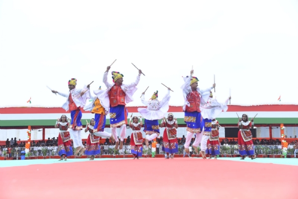 મંત્રી ઋષિકેશ પટેલે માંડલ ખાતે ધ્વજારોહણ કર્યું