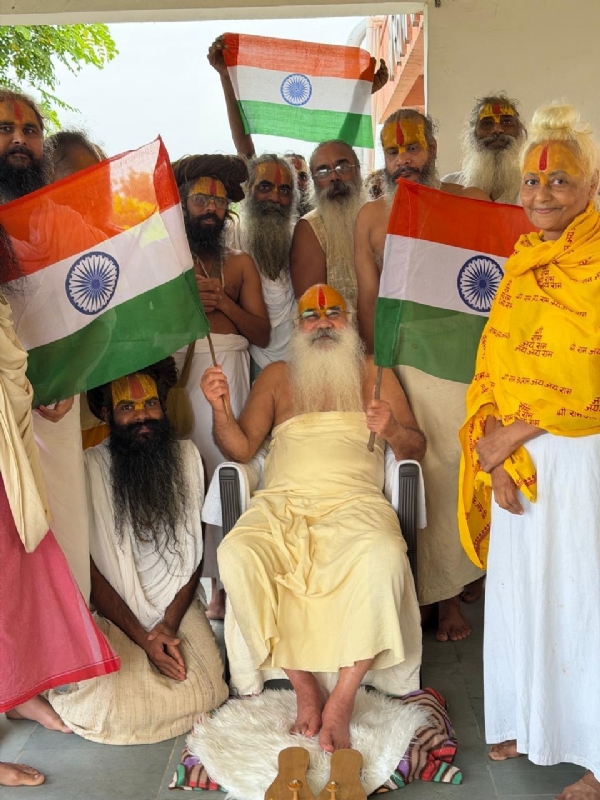Independence Day celebrated by saints of Ramanand Ashram