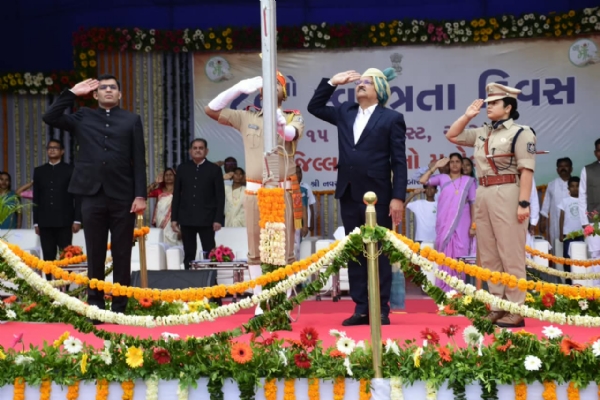 Minister of State Ishwar Singh Patel hoisted the flag,