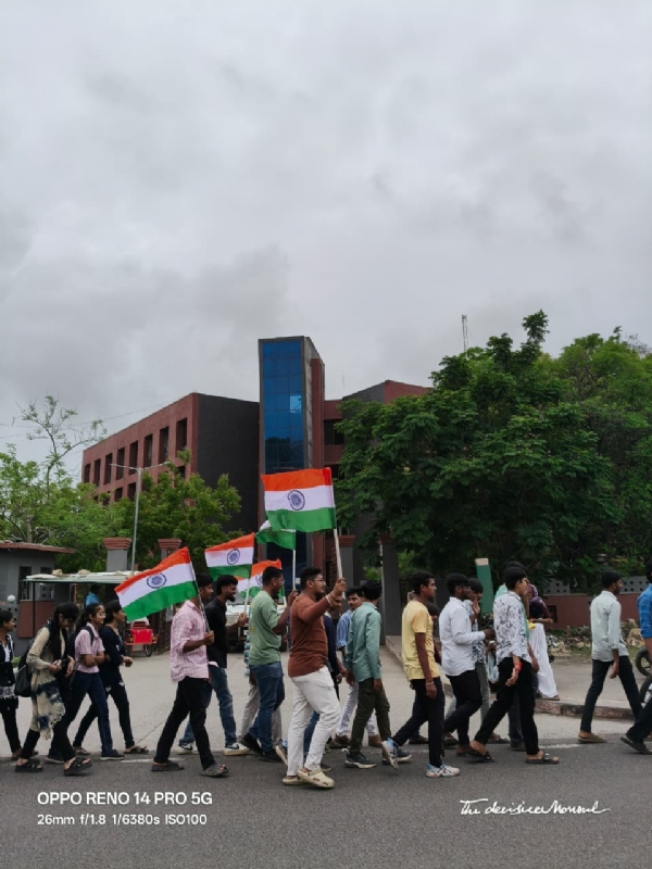 પોરબંદર         ખાતે તિરંગા યાત્રા તથા વંદે માતરમ્ સમૂહગાન કાર્યક્રમ યોજાયો.