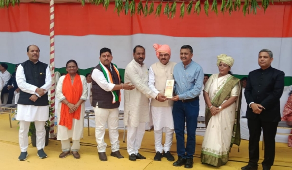 ભાવનગર ના ડોક્ટર ને સન્માનિત કરવામાં આવ્યા
