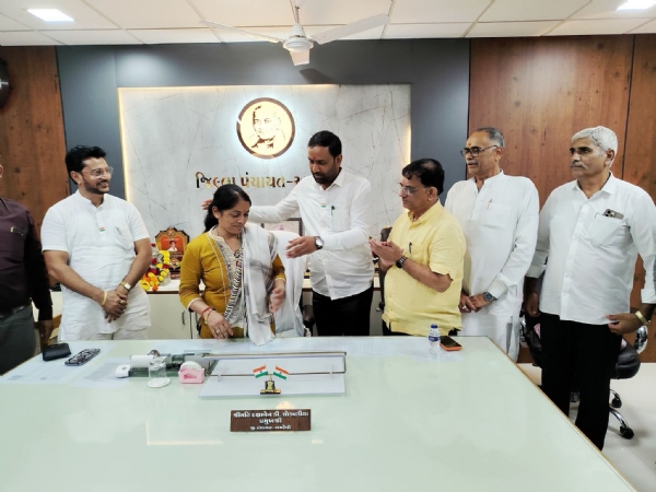 રાજ્ય મંત્રી કૌશિકભાઈ વેકરિયાના હસ્તે જિલ્લા પંચાયત પ્રમુખ દક્ષાબેન ચોડવડિયાનું સન્માન રાજ્ય મંત્રી કૌશિકભાઈ વેકરિયાના હસ્તે જિલ્લા પંચાયત પ્રમુખ દક્ષાબેન ચોડવડિયાનું સન્માન