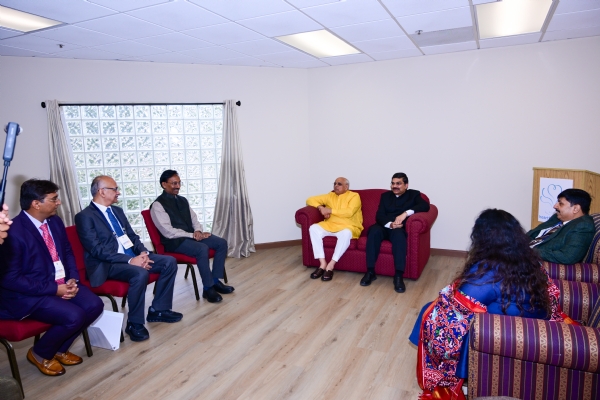 The tour began with a meeting and dialogue with the Gujarati communities of San Francisco.