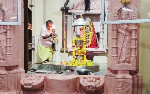 ઝાડેશ્વર નીલકંઠેશ્વર મહાદેવ મંદિરે શ્રાવણના પહેલા સોમવારે દર્શનાર્થે ભક્તોની ભારે ભીડ જામી ઝાડેશ્વર નીલકંઠેશ્વર મહાદેવ મંદિરે શ્રાવણના પહેલા સોમવારે દર્શનાર્થે ભક્તોની ભારે ભીડ જામી