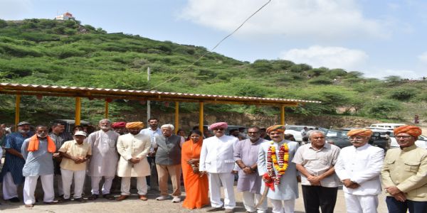 નાગપંચમીએ ભુજમાં રાજપરંપરાની ભવ્ય ઝલક: ટીલામેડીથી ભુજિયા ડુંગર સુધી નીકળી શાહી સવારી