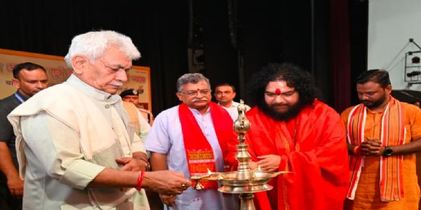 જમ્મુ અને કાશ્મીરની પવિત્ર બુઢા અમરનાથ યાત્રા શરૂ; કડક સુરક્ષા વચ્ચે ટુકડાઓ રવાના, એલજી સિન્હાએ લીલી ઝંડી આપી