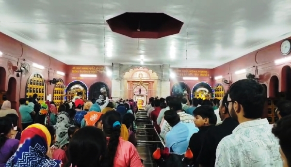 ઝાડેશ્વર નીલકંઠેશ્વર મહાદેવ મંદિરે શ્રાવણના પહેલા સોમવારે દર્શનાર્થે ભક્તોની ભારે ભીડ જામી ઝાડેશ્વર નીલકંઠેશ્વર મહાદેવ મંદિરે શ્રાવણના પહેલા સોમવારે દર્શનાર્થે ભક્તોની ભારે ભીડ જામી