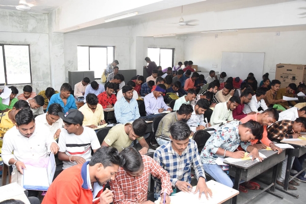 ભરતી મેળો ફાઇલ ફોટો ભરતી મેળો ફાઇલ ફોટો