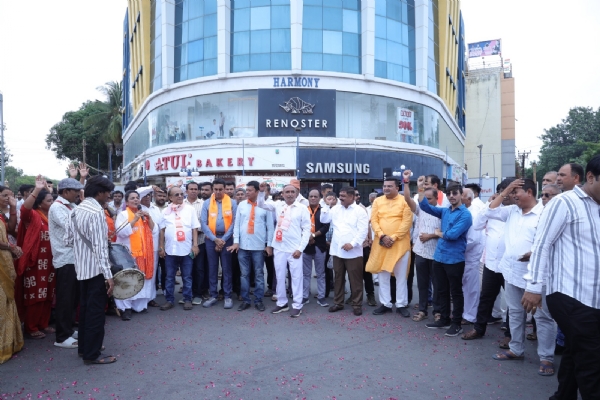 પોરબંદરમાં સંત રવિદાસ મહારાજની 650મી જન્મજયંતિ નિમિતે ભવ્ય કલશ યાત્રા. પોરબંદરમાં સંત રવિદાસ મહારાજની 650મી જન્મજયંતિ નિમિતે ભવ્ય કલશ યાત્રા.