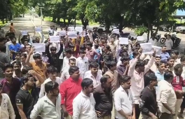 રત્ન કલાકાર રેલી