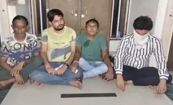 જુગાર રમતા ઝડપાયેલા આરોપી જુગાર રમતા ઝડપાયેલા આરોપી