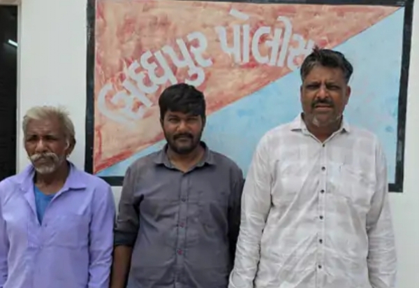 ગણવાડામાં જુગારધામ પર દરોડો, 3 ઝડપાયા ગણવાડામાં જુગારધામ પર દરોડો, 3 ઝડપાયા