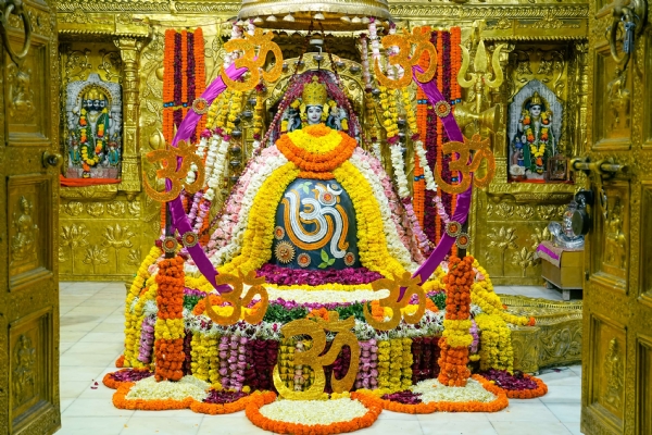 મહાદેવનો વિશેષ ઓમકાર શૃંગાર મહાદેવનો વિશેષ ઓમકાર શૃંગાર