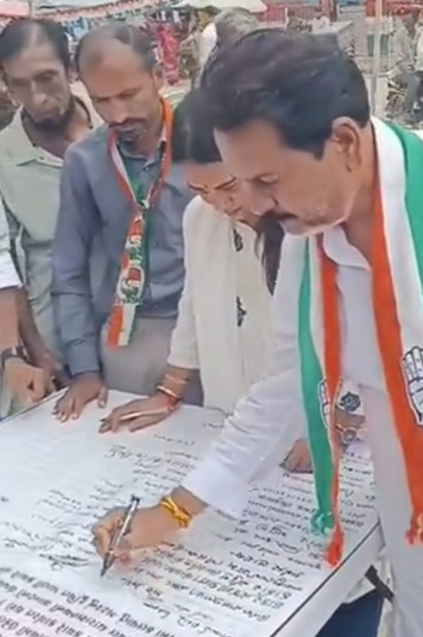 હારીજ પાલિકા સામે કોંગ્રેસના ધરણા, કોંગ્રેસે કુલ 21 મુદ્દાઓ રજૂ કર્યા.