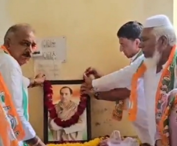 સિદ્ધપુર તાલુકા પંચાયત કચેરી ખાતે પૂર્વ વડાપ્રધાન રાજીવ ગાંધીના જન્મદિન નિમિત્તે સદભાવના દિવસની ઉજવણી કરવામાં આવી સિદ્ધપુર તાલુકા પંચાયત કચેરી ખાતે પૂર્વ વડાપ્રધાન રાજીવ ગાંધીના જન્મદિન નિમિત્તે સદભાવના દિવસની ઉજવણી કરવામાં આવી