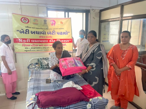 કીટ વિતરણ કરવામાં આવી કીટ વિતરણ કરવામાં આવી