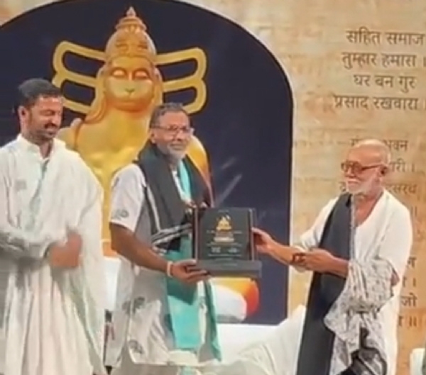 સાંતલપુરના વતની અને હાલ અમેરિકામાં વસવાટ કરતા આંતરરાષ્ટ્રીય કથાકાર ડો. અશ્વિનભાઈ કાંતિલાલ રાજગોરનું અમેરિકાની હાર્વર્ડ યુનિવર્સિટીમાં સન્માન કરવામાં આવ્યું .