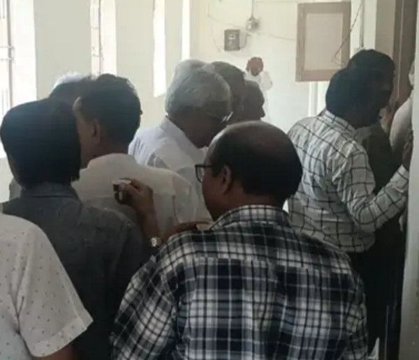 પાટણ વણકર સમાજ વિકાસ મંડળના નવા હોદ્દેદારોની ચૂંટણી યોજાઈ. પાટણ વણકર સમાજ વિકાસ મંડળના નવા હોદ્દેદારોની ચૂંટણી યોજાઈ.