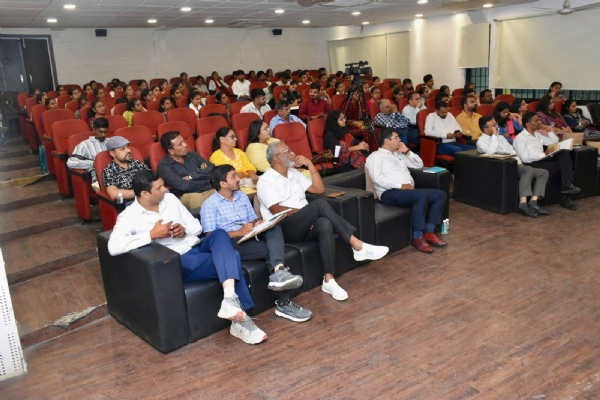 સર્જક સાથે સંવાદ કાર્યક્રમ યોજાયો