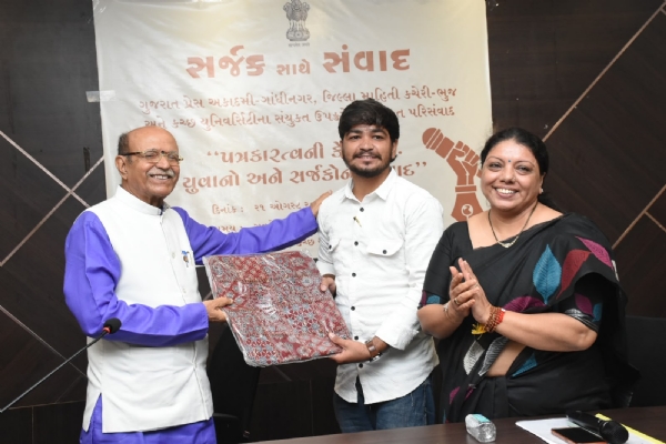 સર્જક સાથે સંવાદ કાર્યક્રમ યોજાયો