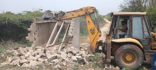 નેશનલ હાઈવે પરના દબાણો દૂર કરવા મેગા ડિમોલિશન. નેશનલ હાઈવે પરના દબાણો દૂર કરવા મેગા ડિમોલિશન.